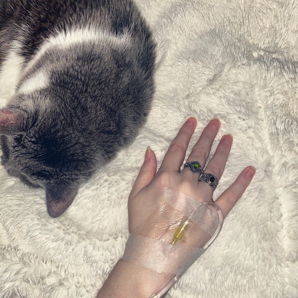 Hi ladies! Gotta Pay MY MED BILLS! - Picture 3 of 9